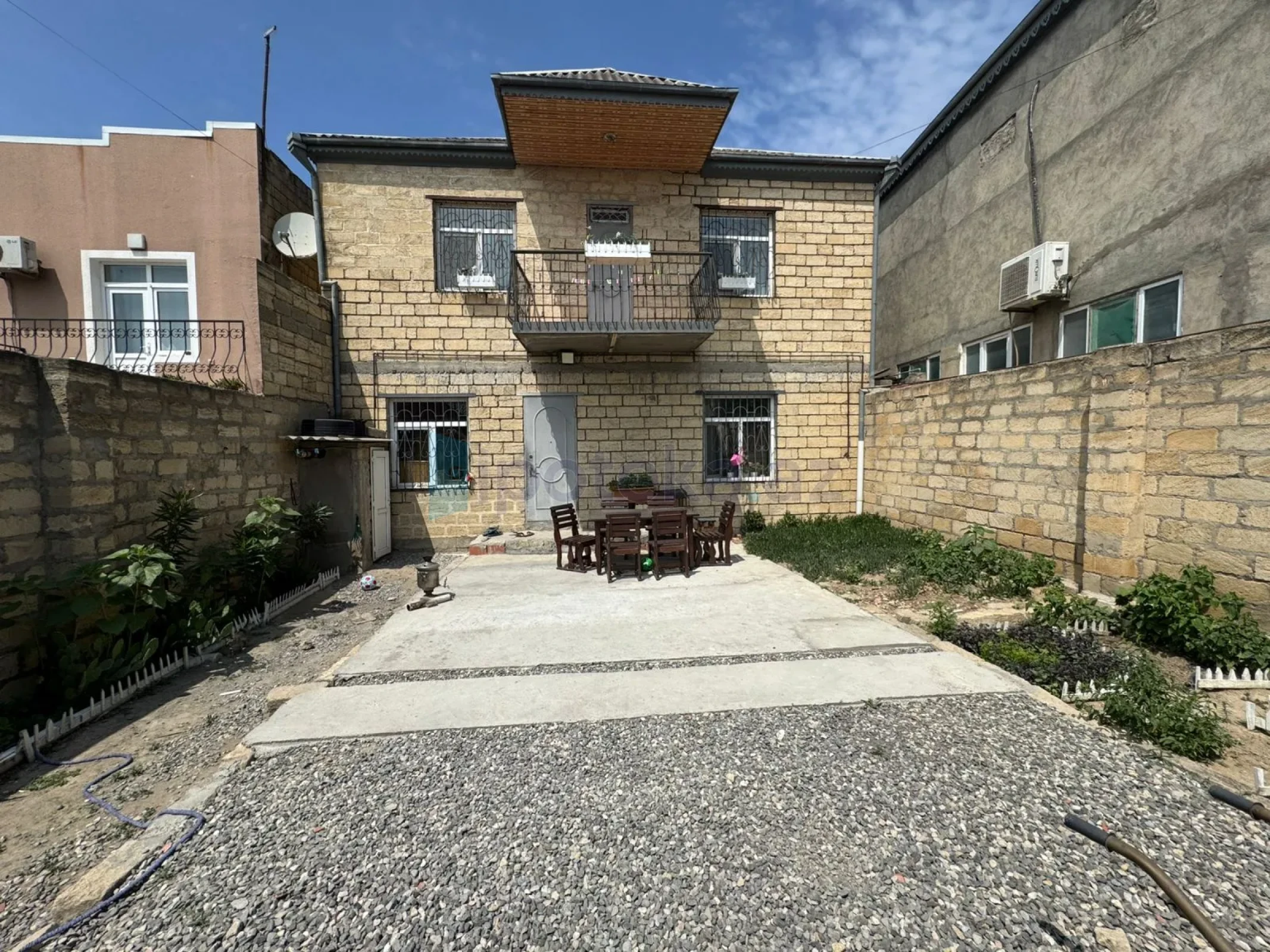 Satılır 5 otaqlı həyət evi 200 m²