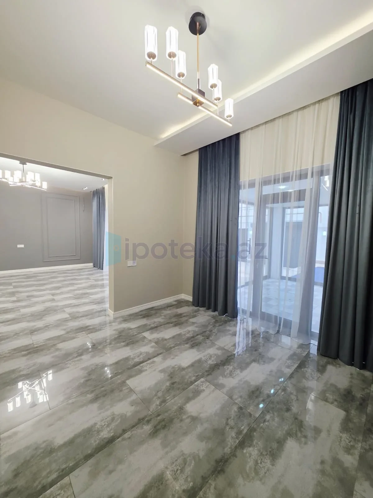 Satılır 4 otaqlı mənzil 140 m²