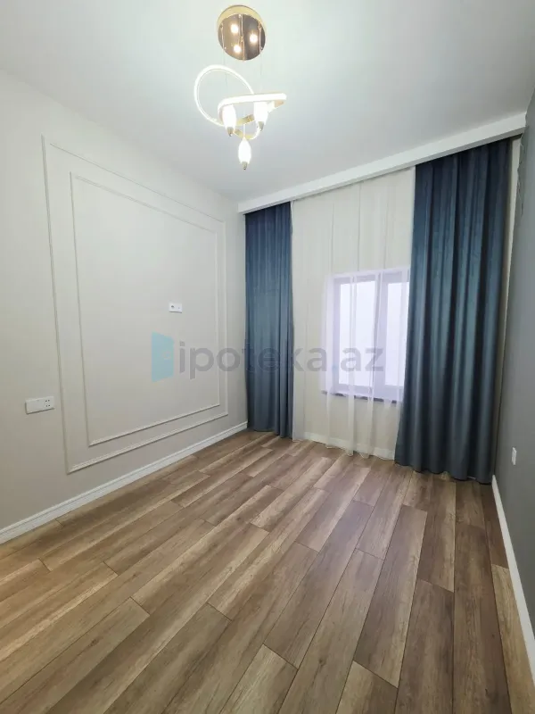 Satılır 4 otaqlı mənzil 140 m²