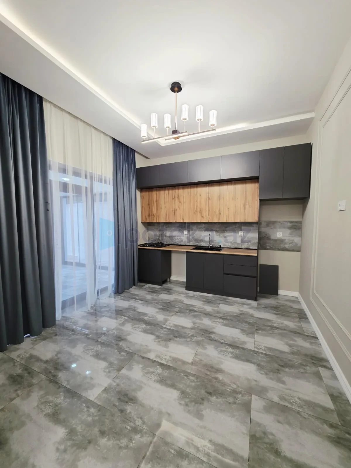 Satılır 4 otaqlı mənzil 140 m²