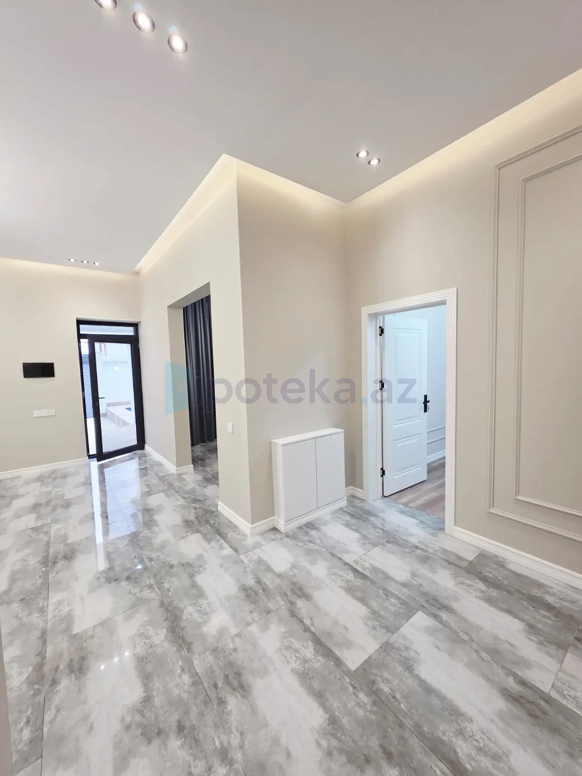 Satılır 4 otaqlı mənzil 140 m²