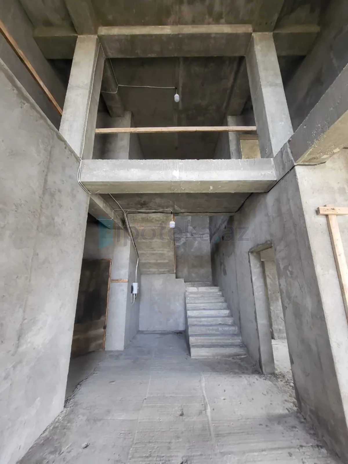 Satılır 7 otaqlı həyət evi 500 m²