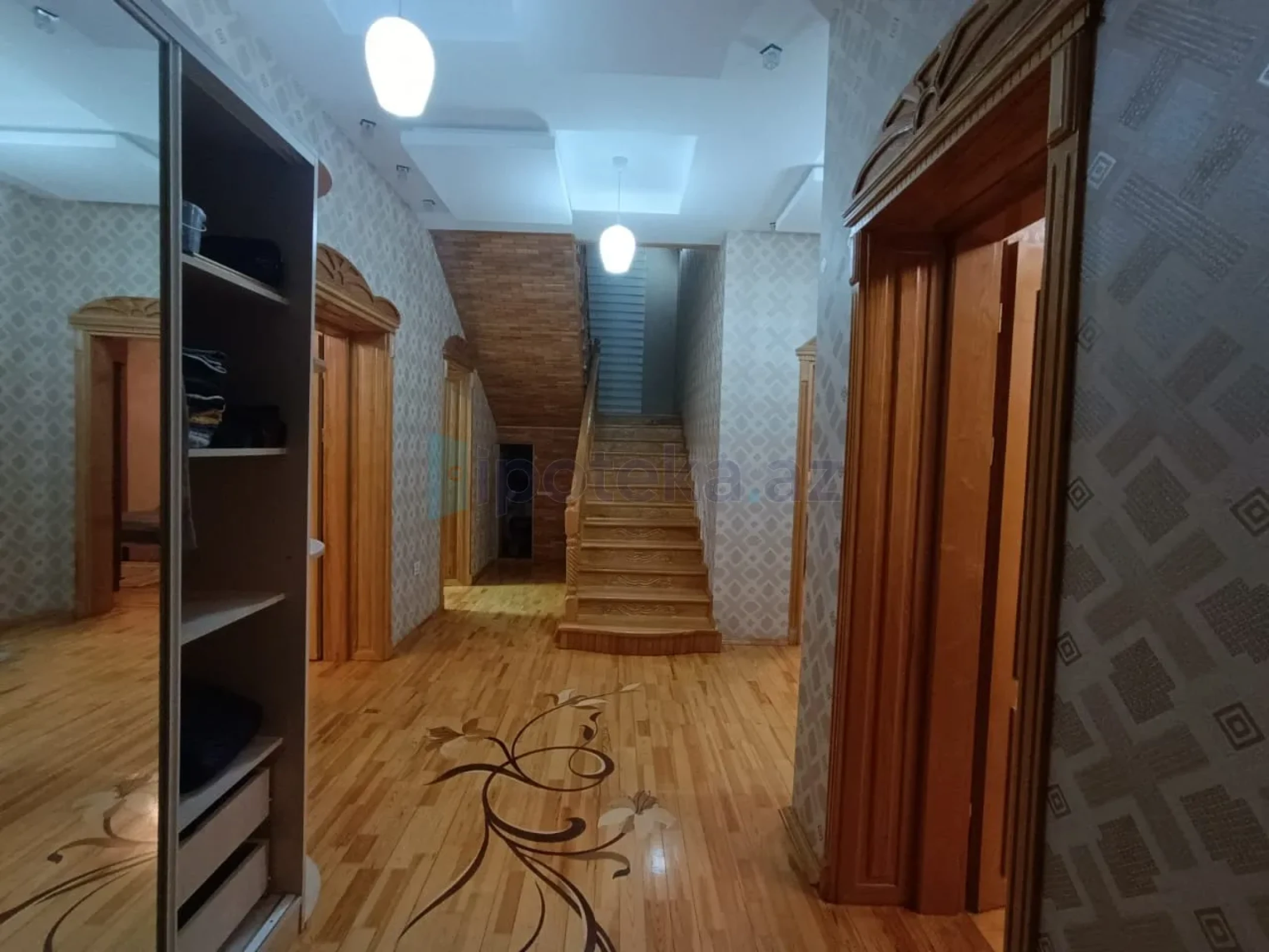 Satılır 6 otaqlı həyət evi 450 m²