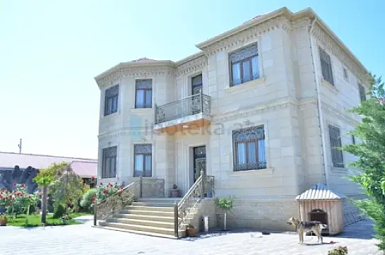 Satılır 6 otaqlı həyət evi 450 m²