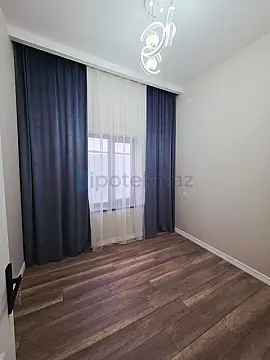 Satılır 4 otaqlı mənzil 130 m²