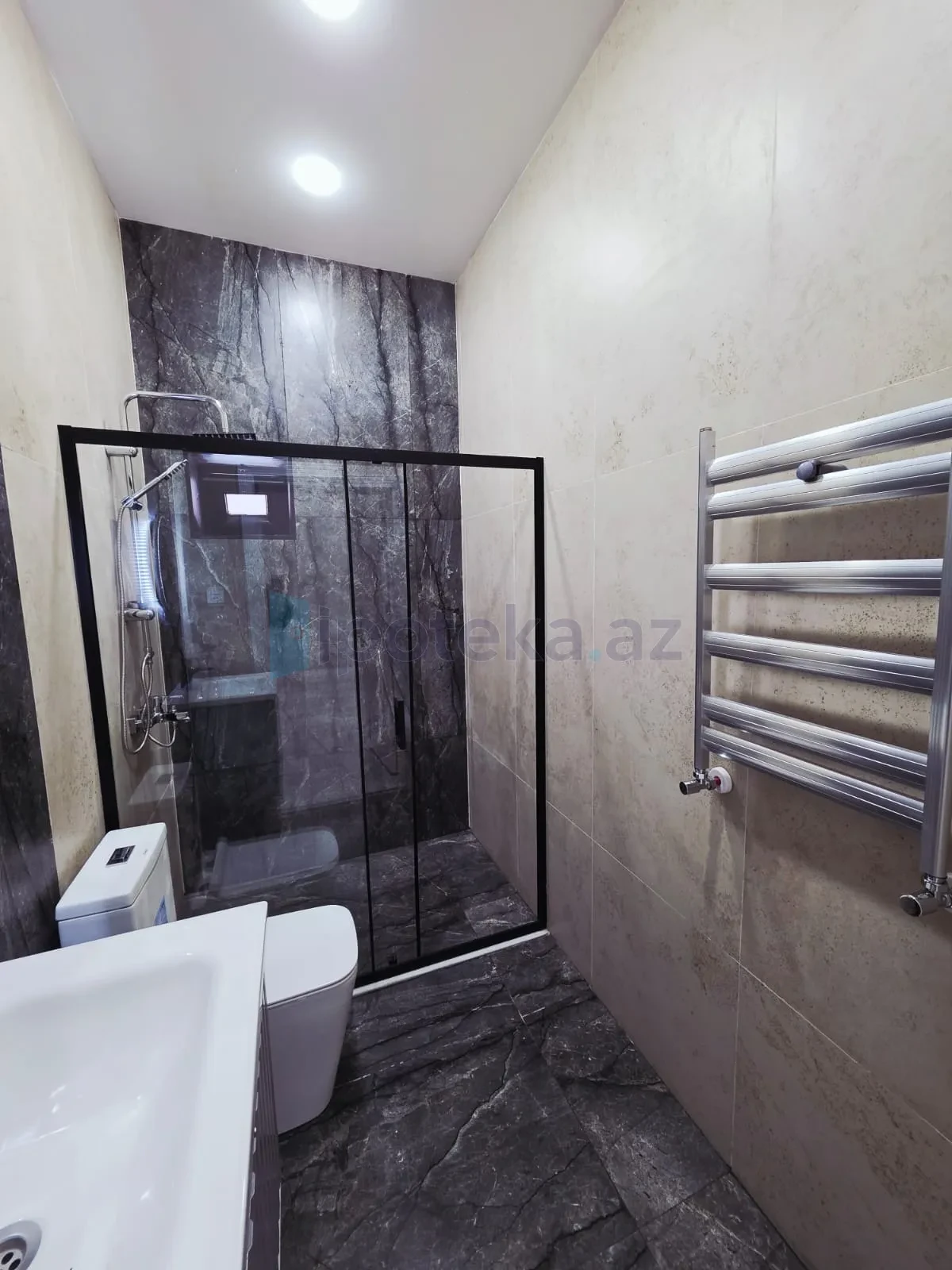 Satılır 4 otaqlı mənzil 130 m²