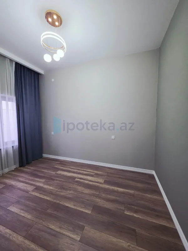 Satılır 4 otaqlı mənzil 130 m²