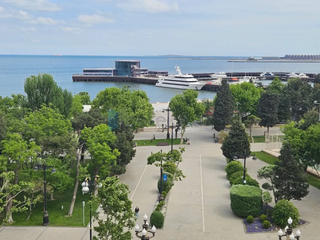 Satılır 4 otaqlı köhnə tikili 87 m²