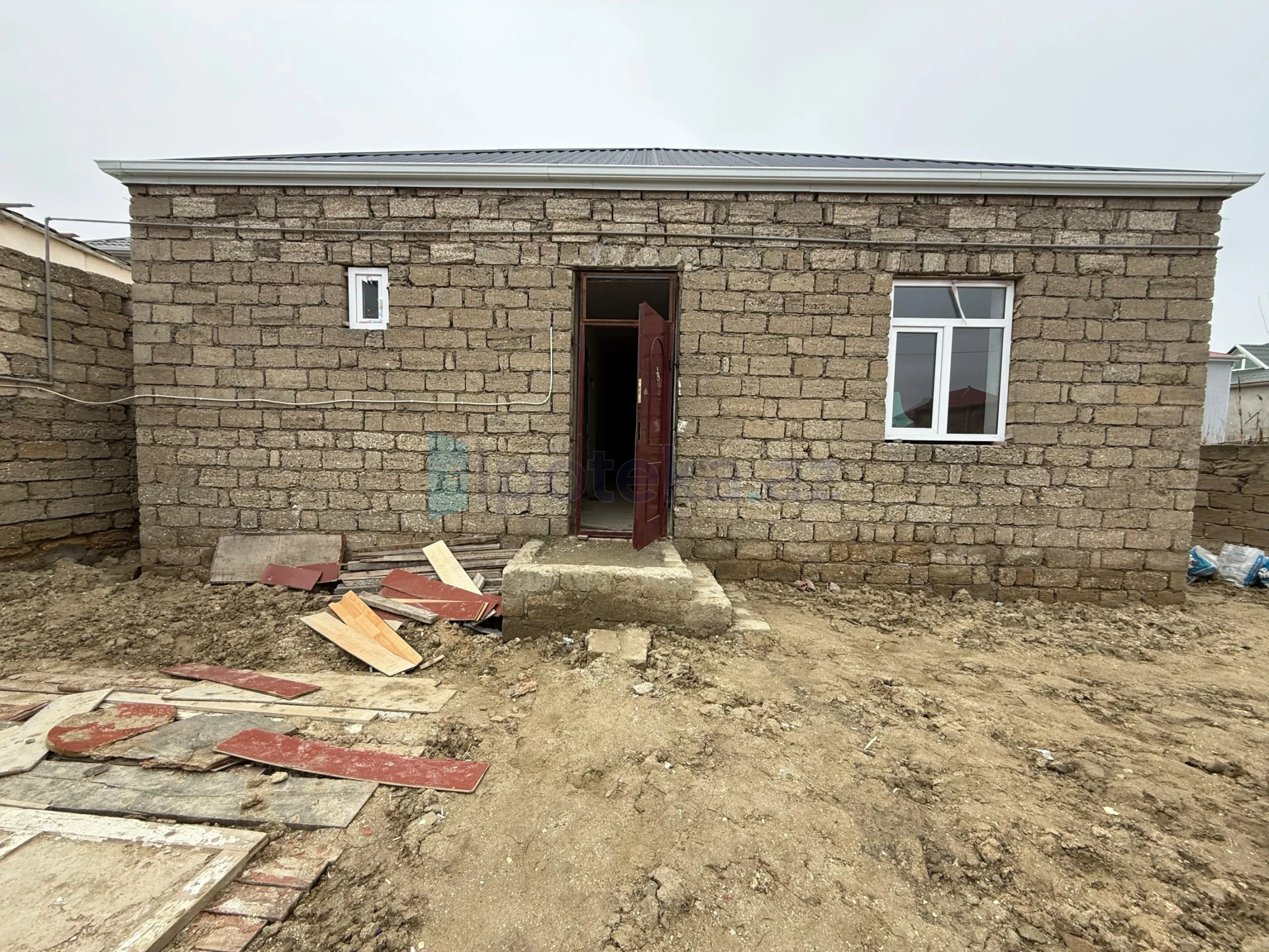 Satılır 4 otaqlı həyət evi 115 m²