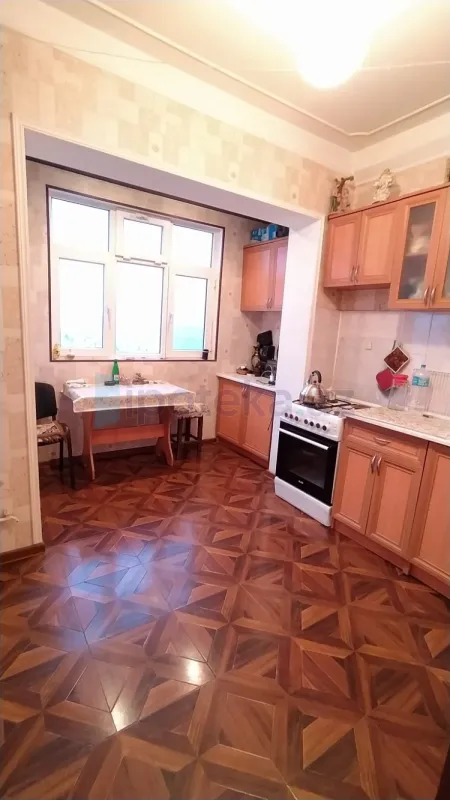 Satılır 2 otaqlı köhnə tikili 60 m²