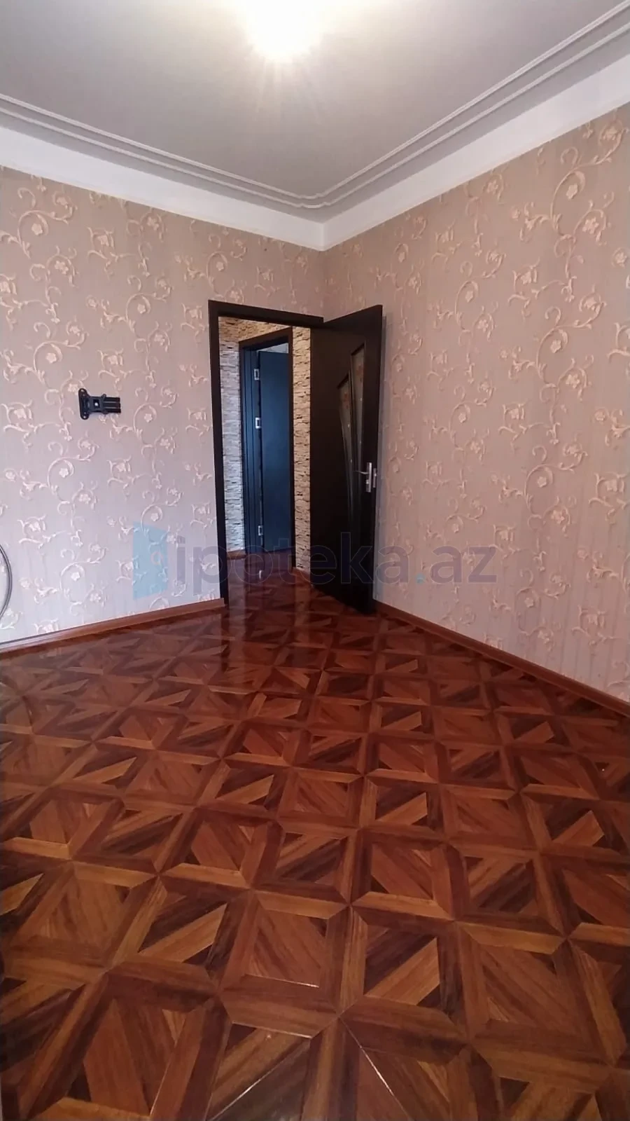 Satılır 2 otaqlı köhnə tikili 60 m²