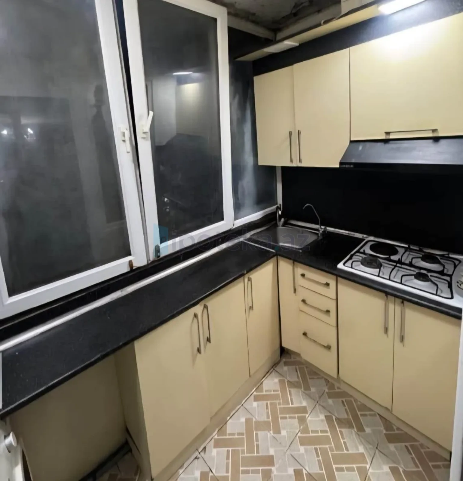 Satılır 2 otaqlı köhnə tikili 30 m²