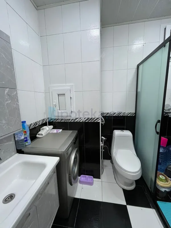 Satılır 2 otaqlı köhnə tikili 55 m²