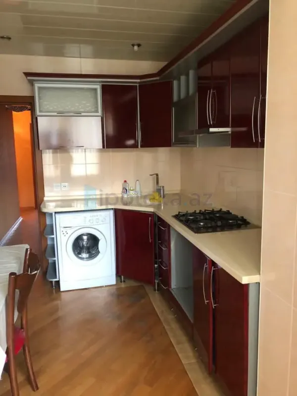 Satılır 4 otaqlı köhnə tikili 100 m²