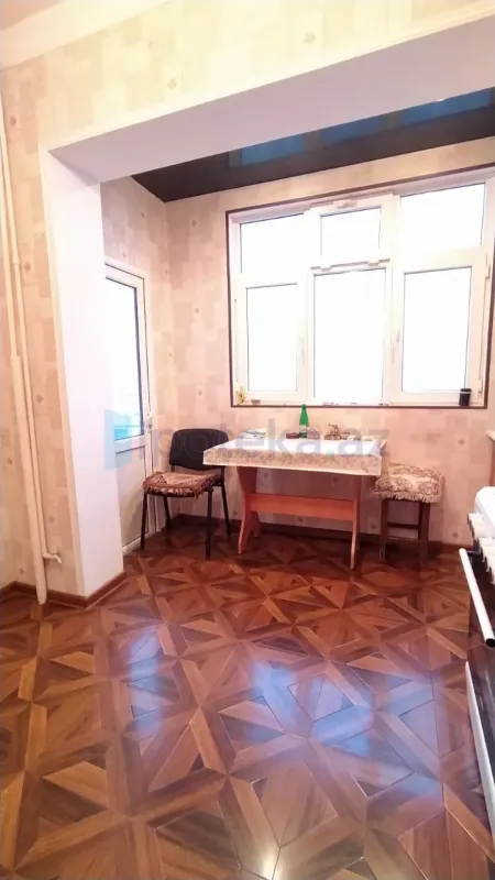 Satılır 2 otaqlı köhnə tikili 63 m²