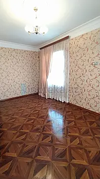 Satılır 2 otaqlı köhnə tikili 63 m²