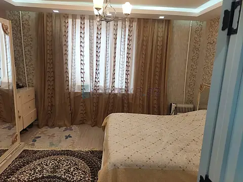 Satılır 2 otaqlı köhnə tikili 60 m²