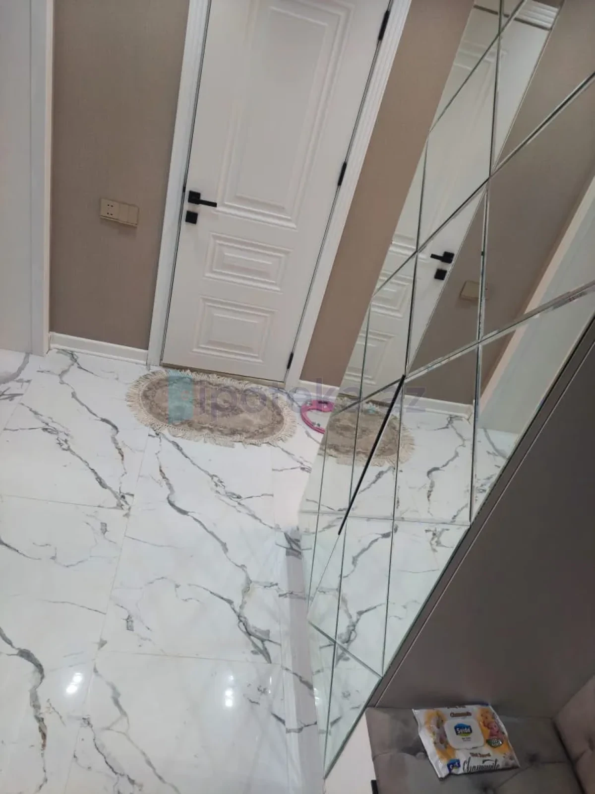 Satılır 2 otaqlı köhnə tikili 60 m²