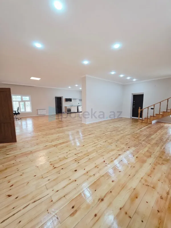 Satılır 5 otaqlı mənzil 240 m²
