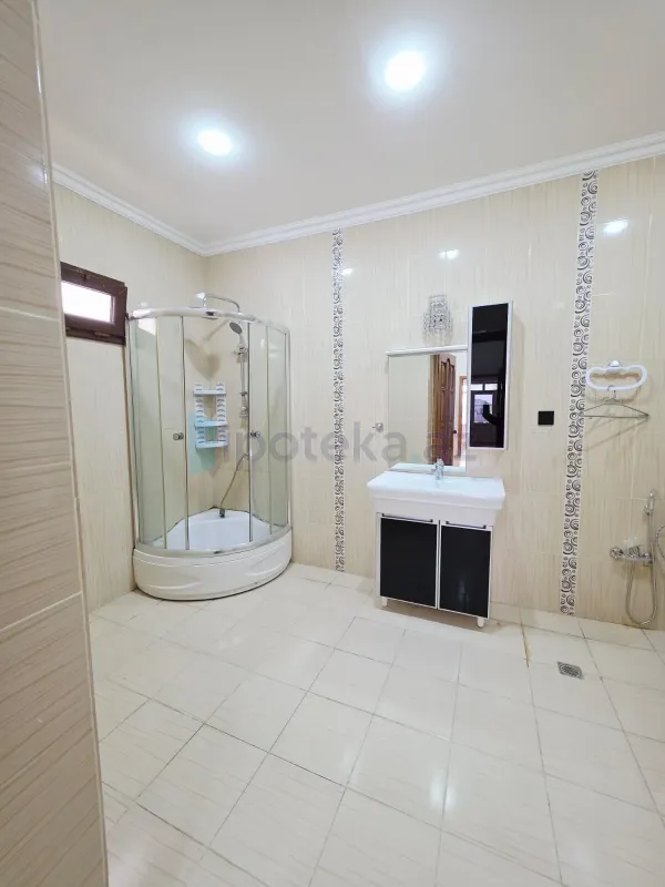 Satılır 5 otaqlı mənzil 240 m²