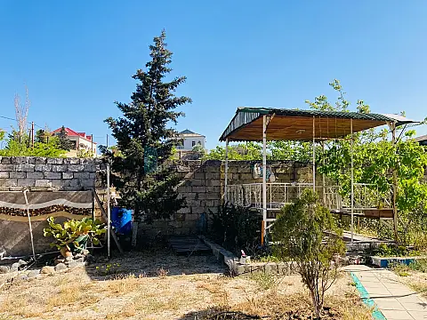 Satılır 6 otaqlı həyət evi 270 m²