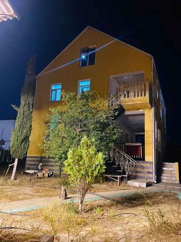 Satılır 6 otaqlı həyət evi 270 m²