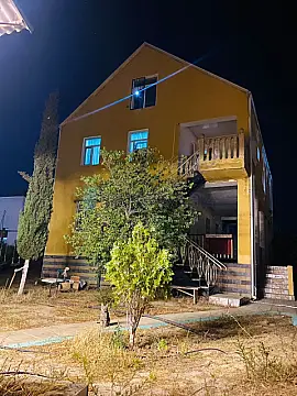 Satılır 6 otaqlı həyət evi 270 m²