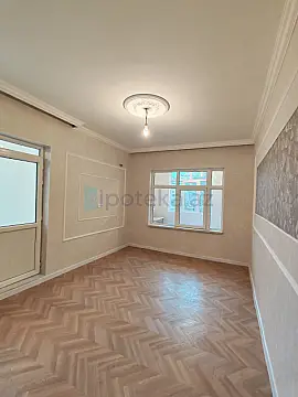 Satılır 3 otaqlı köhnə tikili 100 m²