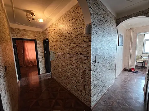 Satılır 2 otaqlı köhnə tikili 60 m²