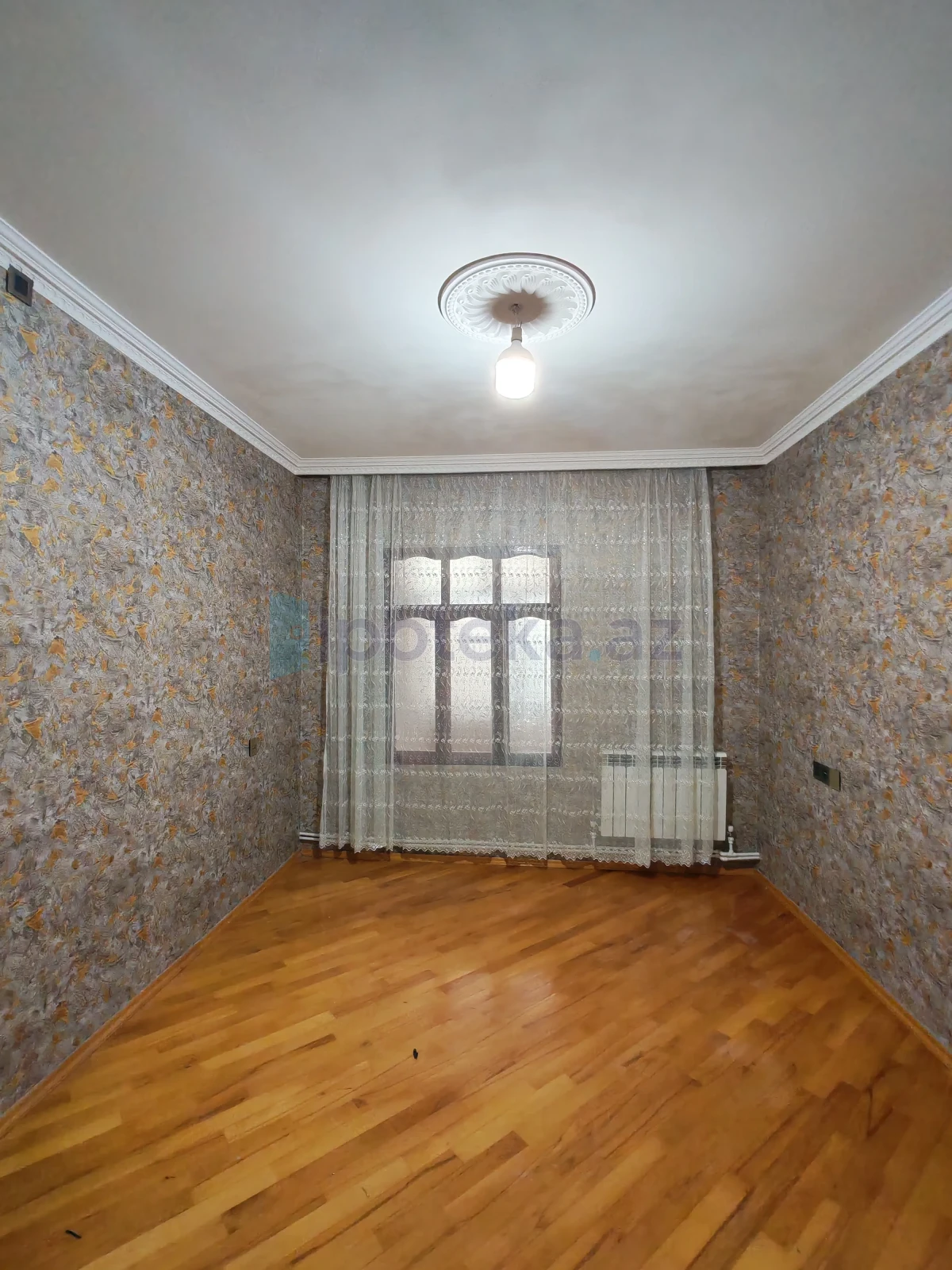Satılır 2 otaqlı köhnə tikili 65 m²