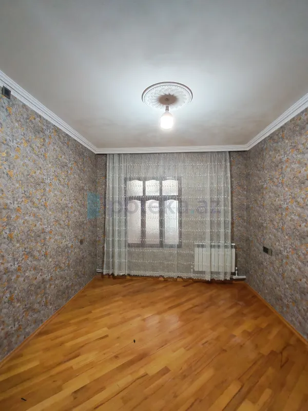 Satılır 2 otaqlı köhnə tikili 65 m²