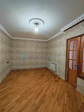 Satılır 2 otaqlı köhnə tikili 65 m²