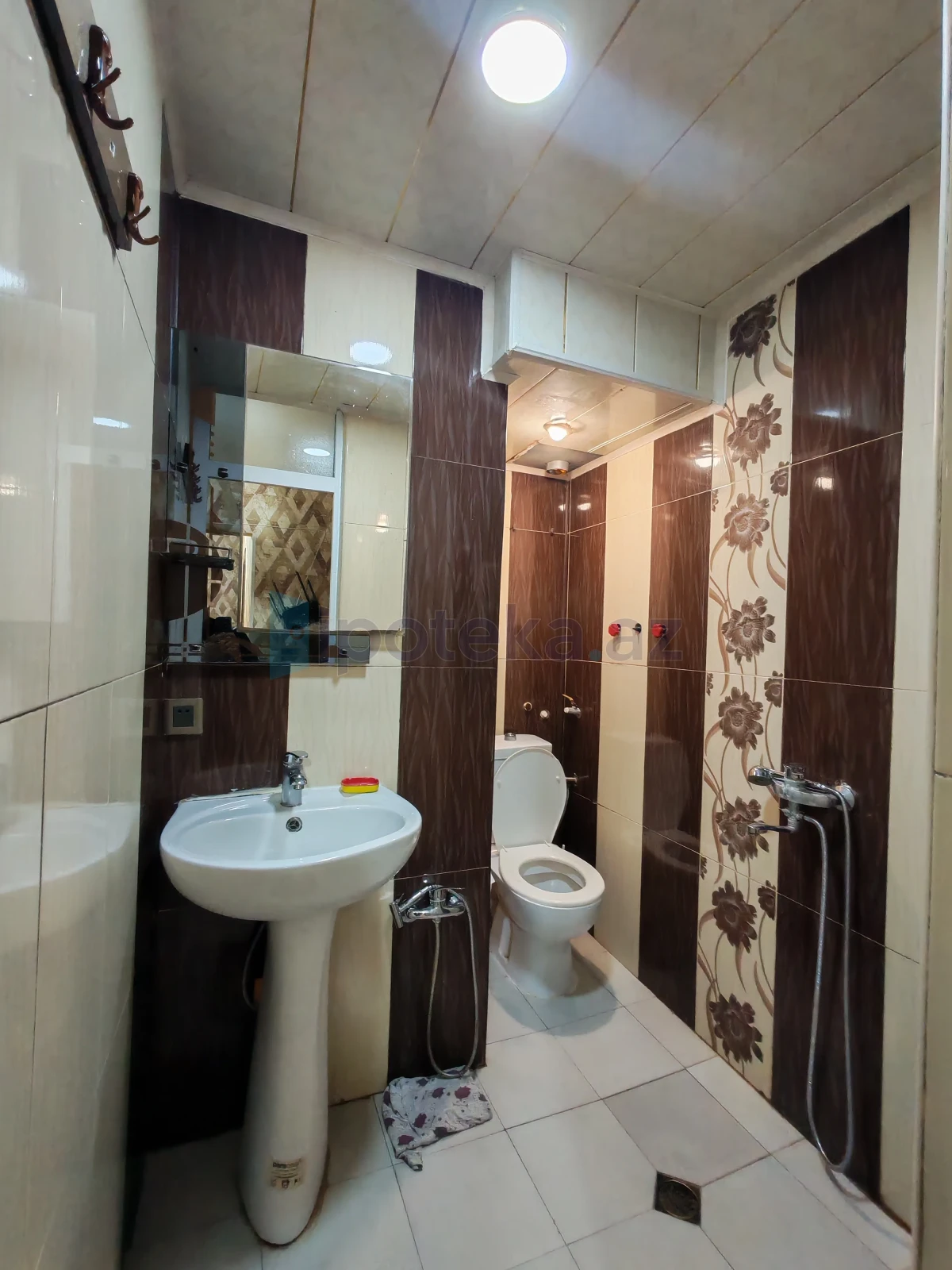 Satılır 2 otaqlı köhnə tikili 65 m²