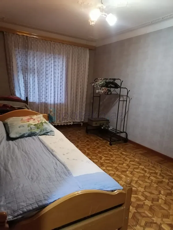 Satılır 3 otaqlı köhnə tikili 79.9 m²