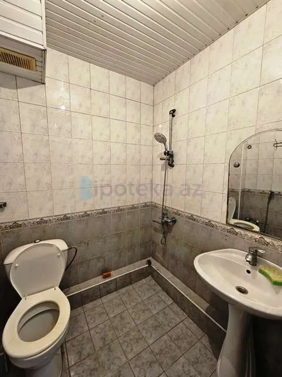 Satılır 3 otaqlı köhnə tikili 70 m²