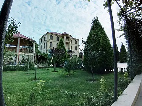 Satılır 5 otaqlı mənzil 500 m²
