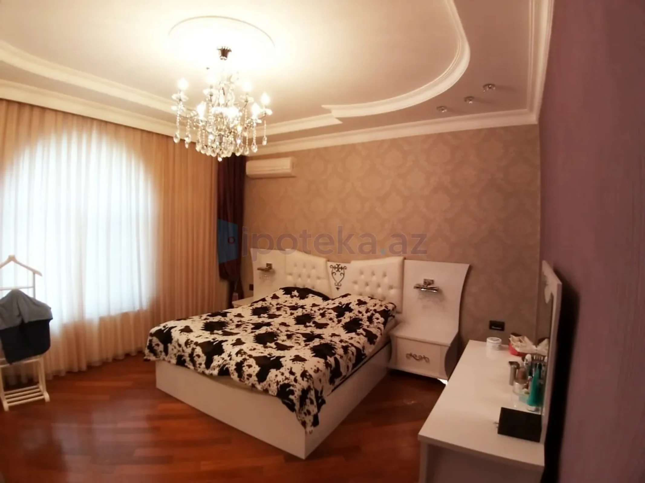 Satılır 5 otaqlı mənzil 500 m²