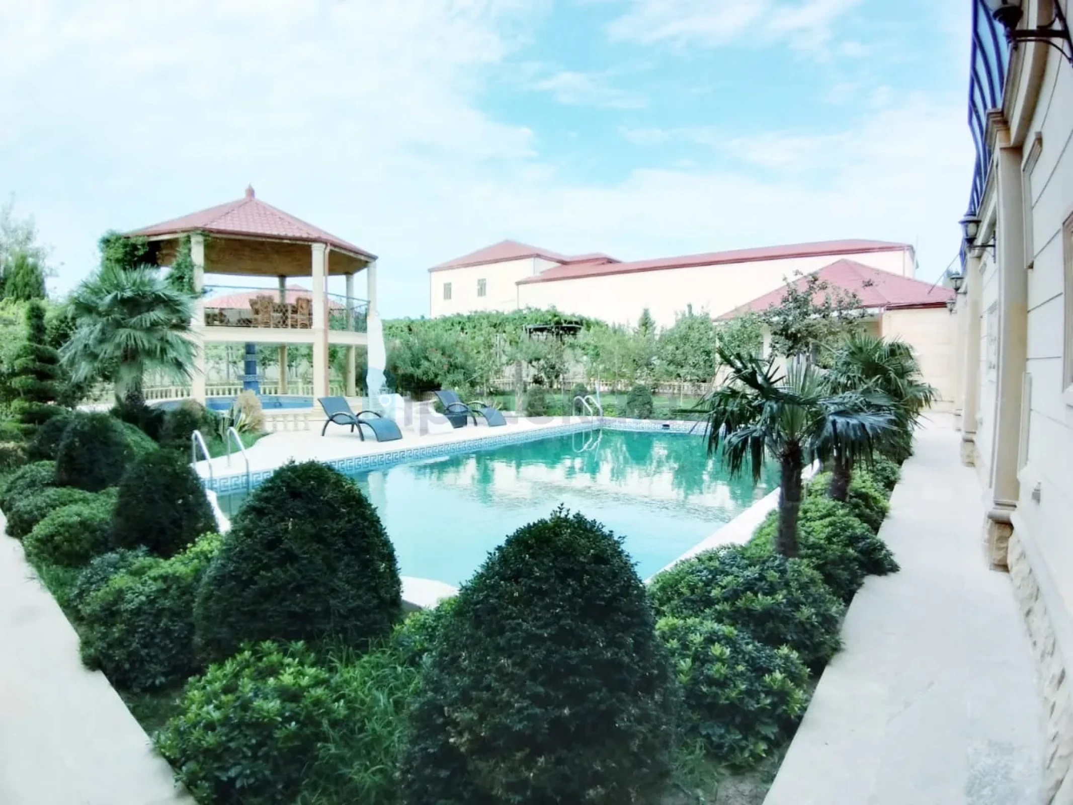 Satılır 5 otaqlı mənzil 500 m²