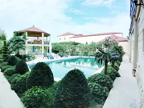 Satılır 5 otaqlı mənzil 500 m²