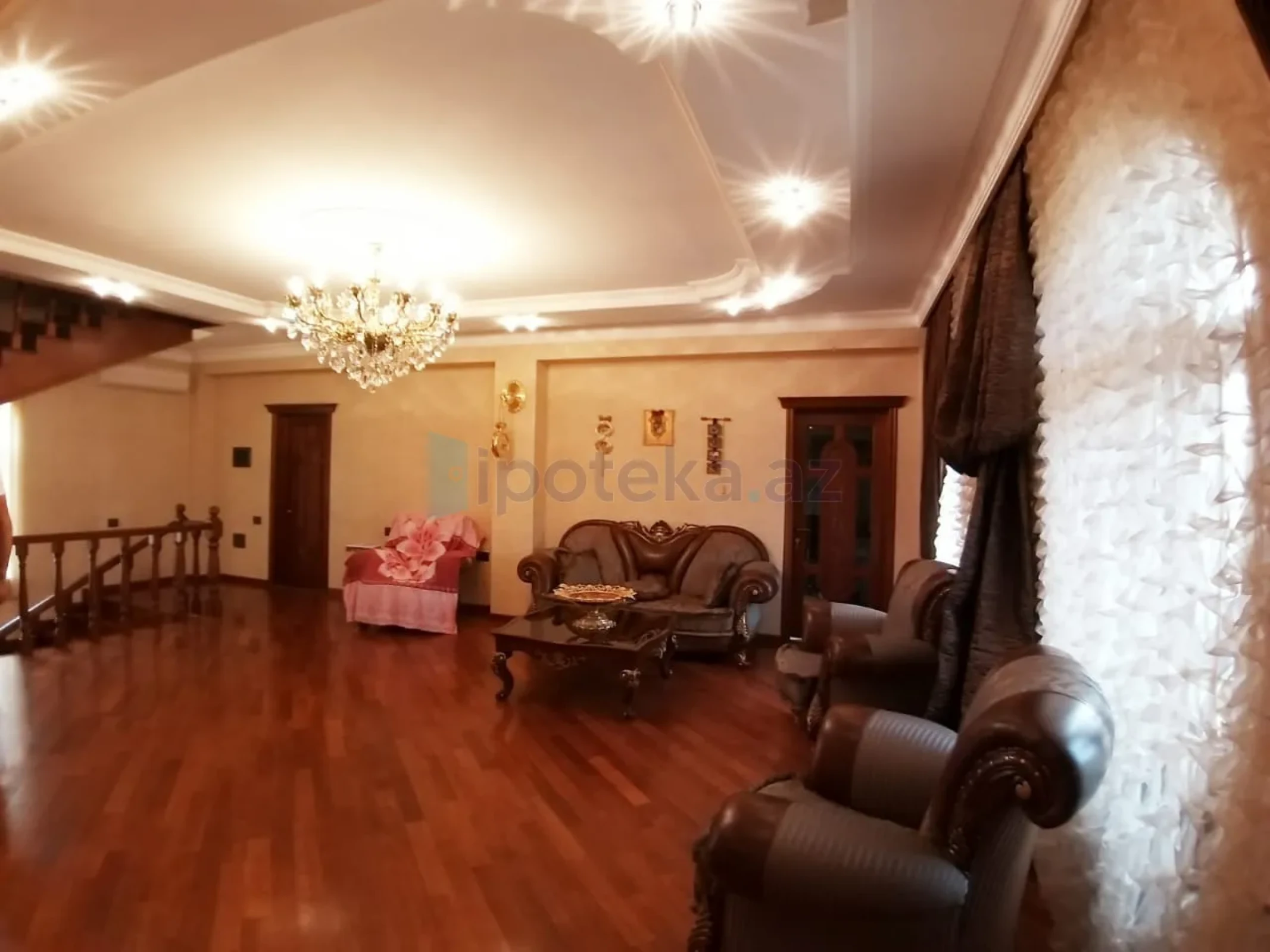 Satılır 5 otaqlı mənzil 500 m²