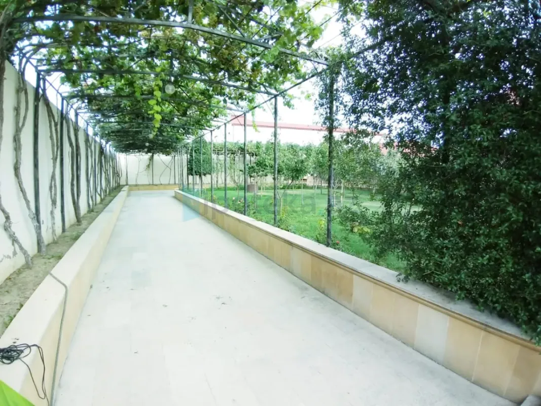 Satılır 5 otaqlı mənzil 500 m²