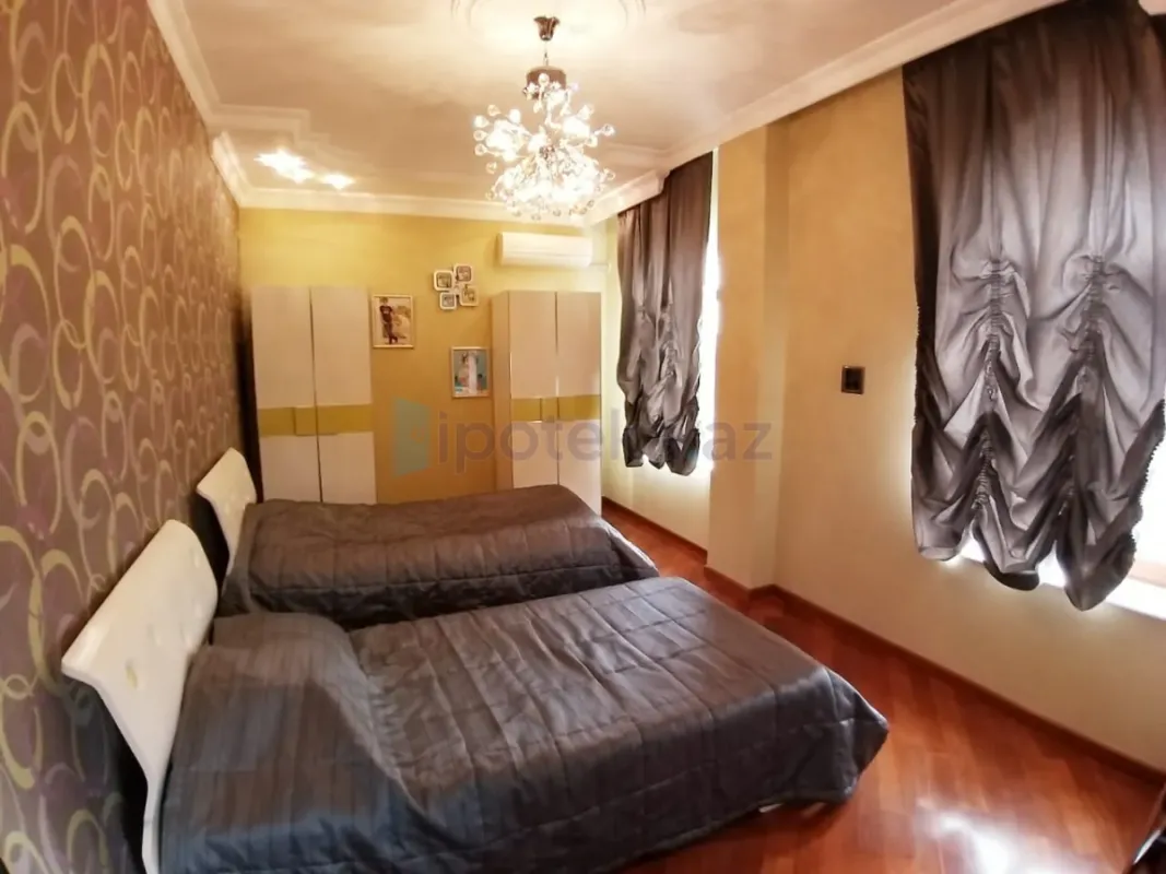 Satılır 5 otaqlı mənzil 500 m²