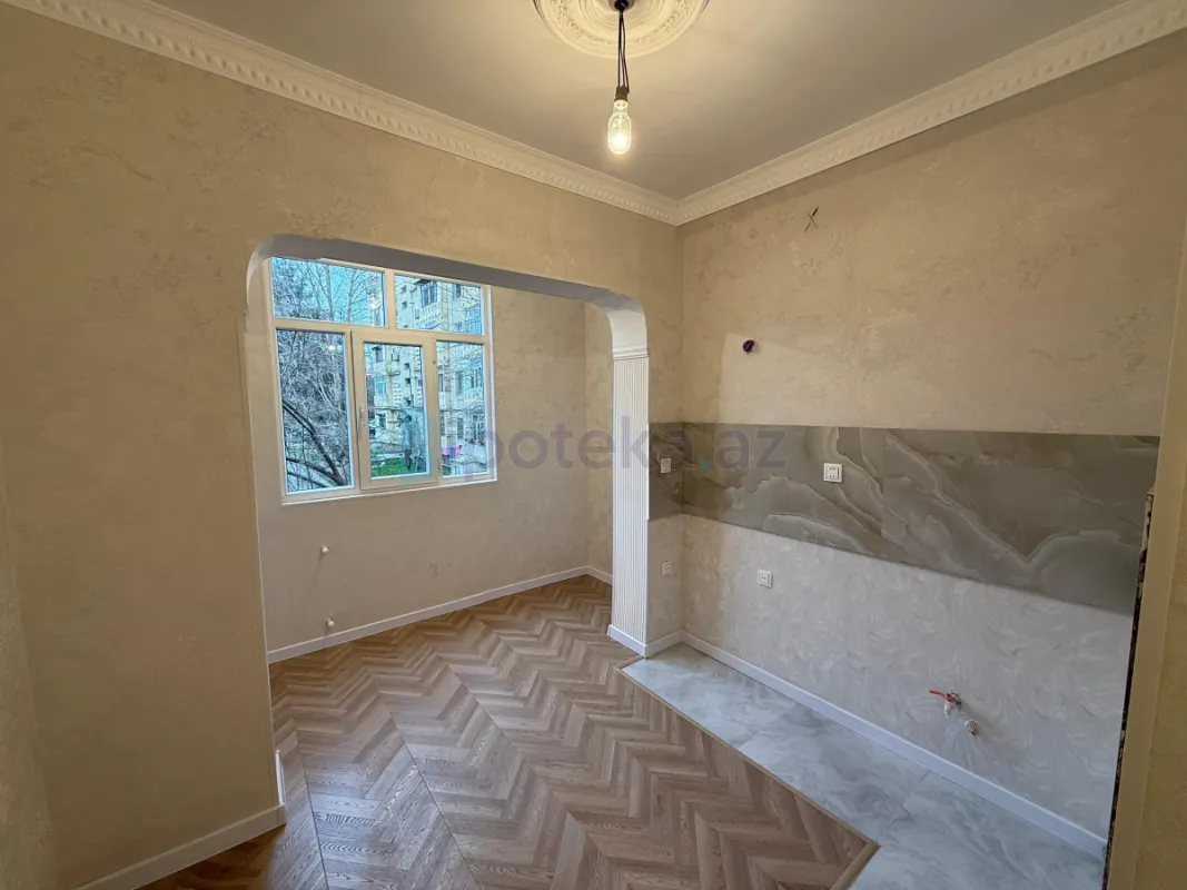 Satılır 3 otaqlı köhnə tikili 100 m²