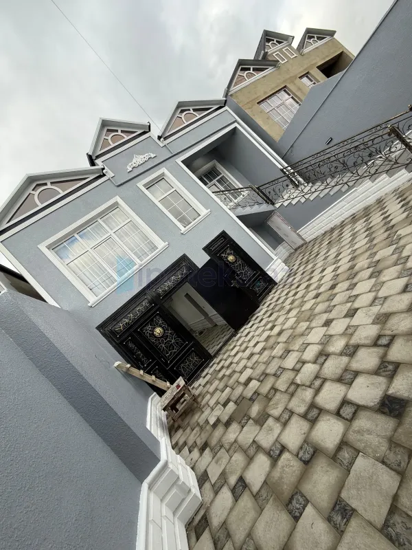 Satılır 4 otaqlı həyət evi 160 m²
