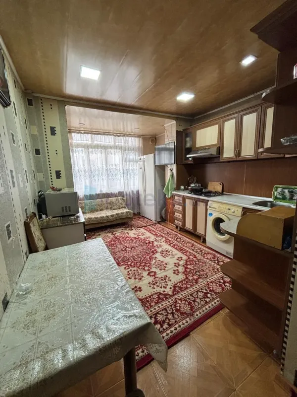 Satılır 4 otaqlı köhnə tikili 110 m²