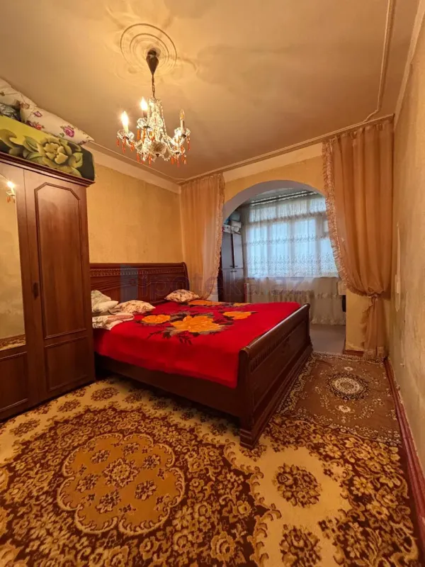 Satılır 4 otaqlı köhnə tikili 110 m²