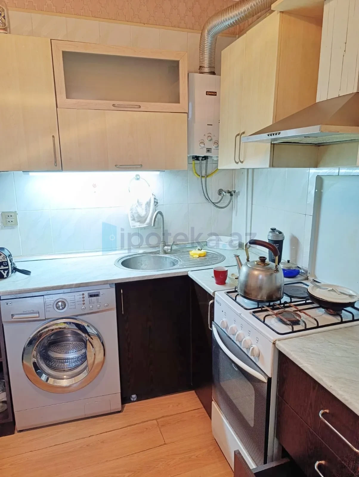 Satılır 4 otaqlı köhnə tikili 100 m²