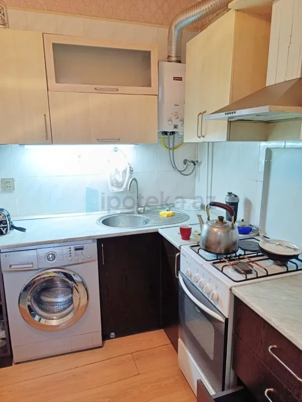 Satılır 4 otaqlı köhnə tikili 100 m²