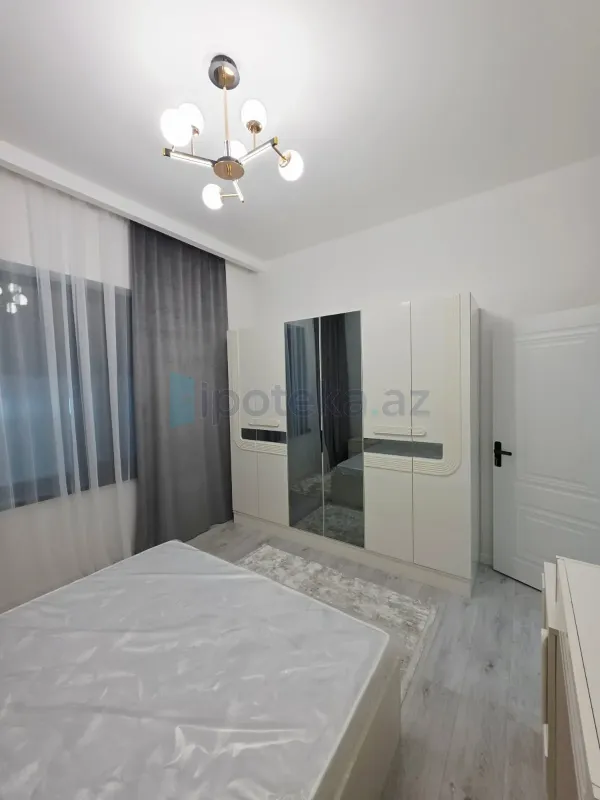 Satılır 4 otaqlı mənzil 160 m²