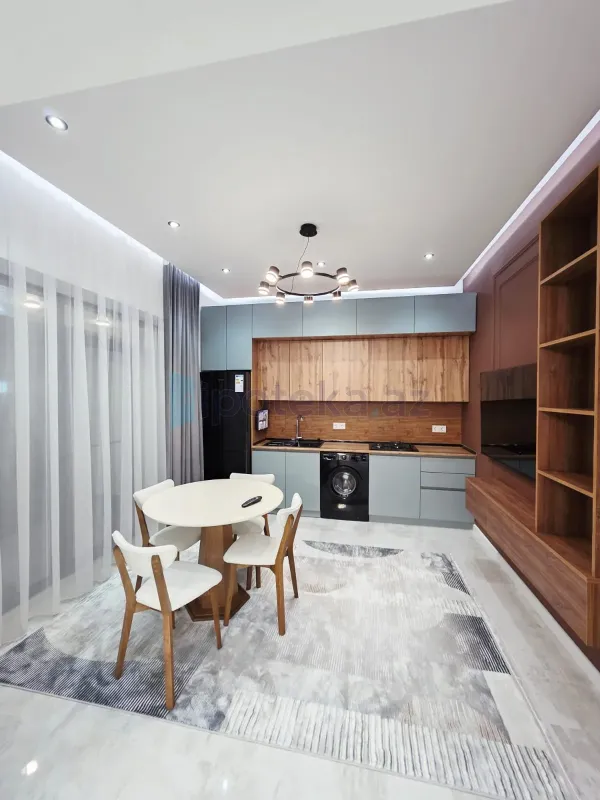Satılır 4 otaqlı mənzil 160 m²